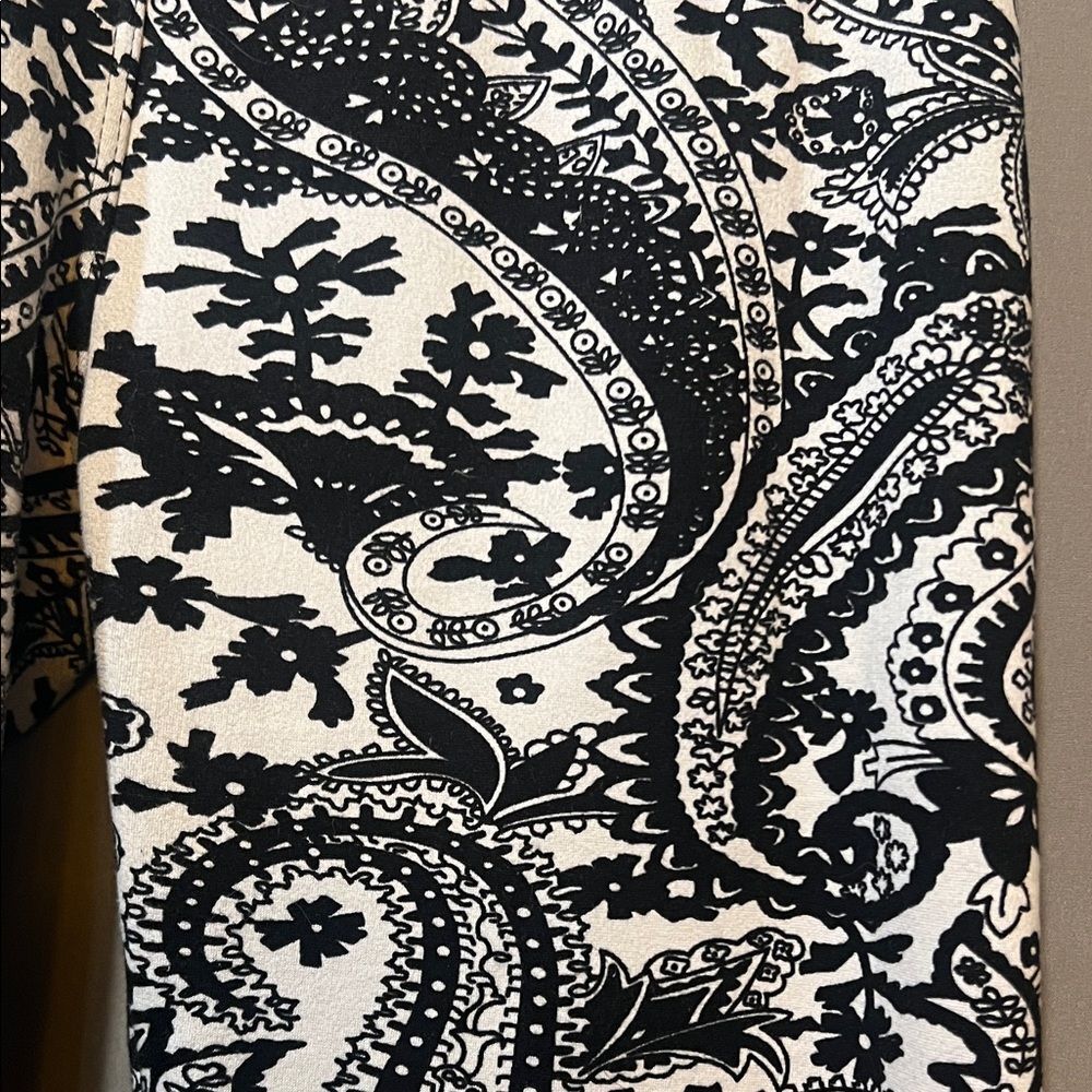 Cozy Casual Black and White Paisley Leggings - Picture 3 of 6